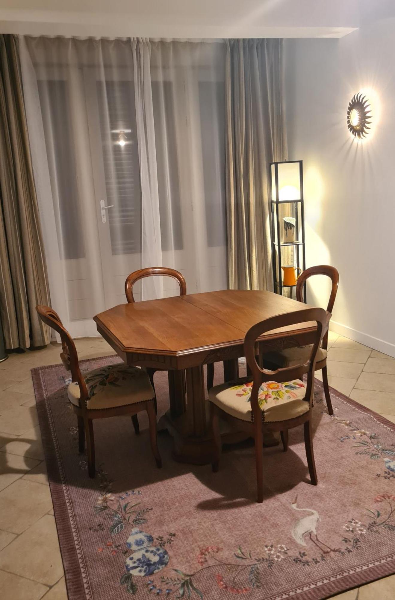 Gite En Face Du Chateau De Nizas, 4 Chambres D'Hotes Et 1 Appartement Familial Avec 2 Chambres Exterior foto