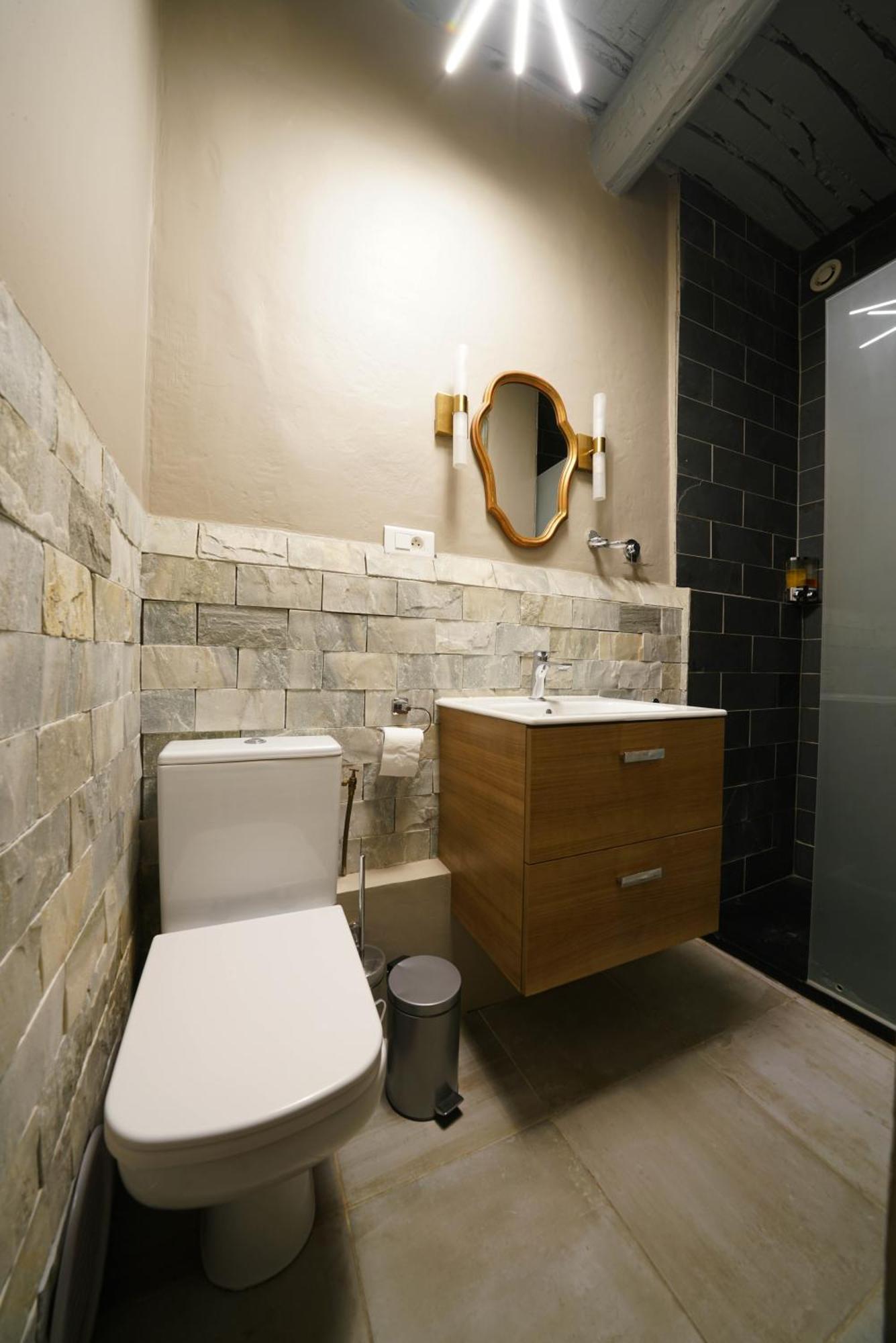 Gite En Face Du Chateau De Nizas, 4 Chambres D'Hotes Et 1 Appartement Familial Avec 2 Chambres Exterior foto