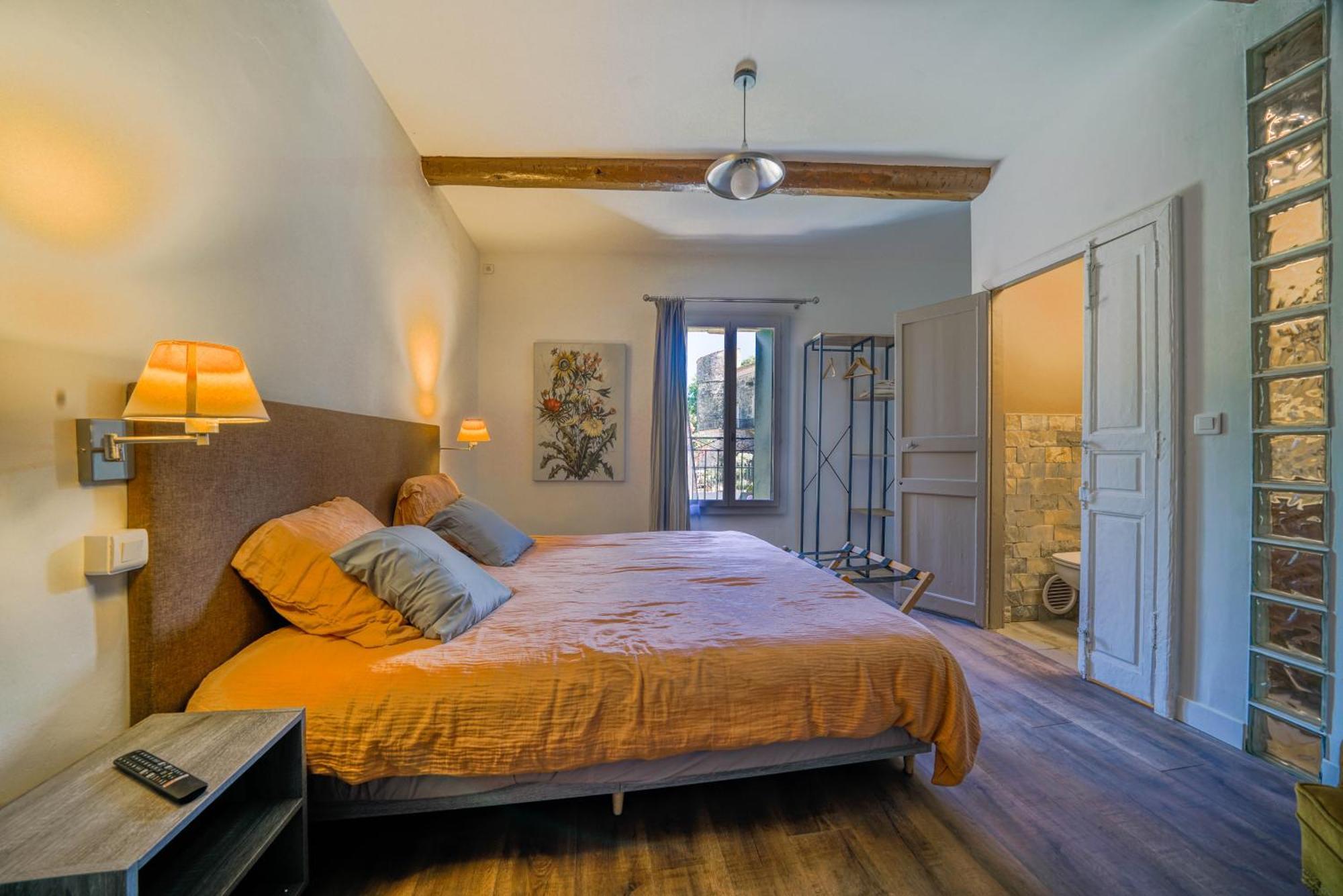 Gite En Face Du Chateau De Nizas, 4 Chambres D'Hotes Et 1 Appartement Familial Avec 2 Chambres Exterior foto